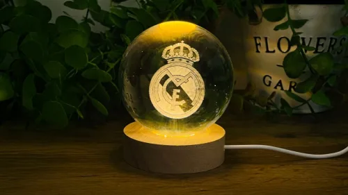 Real Madrid İşıqlı Kristal Kürə 7,5 x 10 Sm