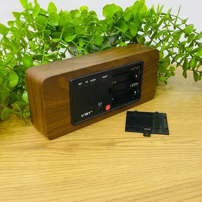 TAXTA GÖRÜNÜŞLÜ QƏHVƏYİ ELEKTRON SAAT 21SM