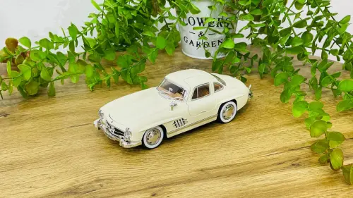 Mercedes-Benz 300SL Krem Metal Avtomobil Modeli – 1:22