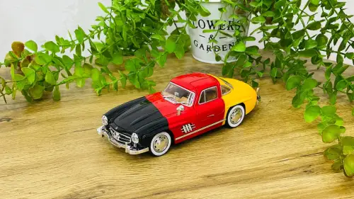 Mercedes-Benz 300SL Almaniya Bayrağı Dizaynlı Metal Avtomobil Modeli – 1:22