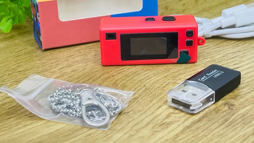 Mini Charm Kamera Qırmızı – Foto və Video Çəkən Brelok Kamera
