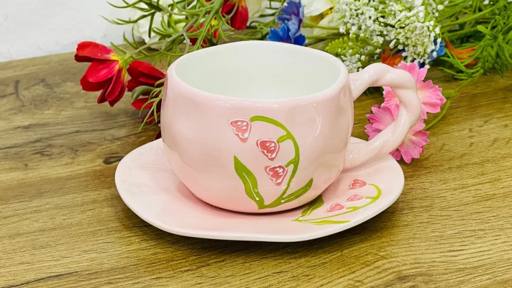 Çiçək Naxışlı Fincan və Nəlbəki Dəsti 🌷☕