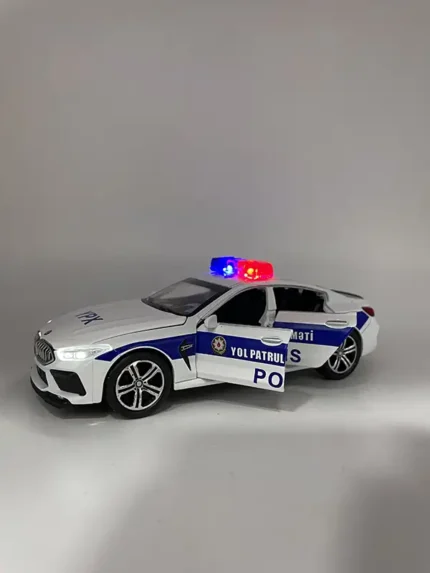 ✨ Polis Maşını – Kiçik ölçülü dekorativ model ilə əyləncə və stil bir arada! ✨ Xüsusiyyətlər: Ölçüsü: 15 sm – yığcam və yüngül dizayn. Dizayn: Realistik polis maşını görünüşü – detallarına diqqətlə hazırlanmış. Material: Yüksək keyfiyyətli plastik və ya metal – dayanıqlı və uzunömürlü. Funksionallıq: Dekorativ və ya oyuncaq məqsədi ilə istifadə üçün idealdır. Üstünlükləri: Realistik görünüş: Polis maşınının dizaynı uşaqları və avtomobil sevərləri sevindirəcək. Çoxməqsədli: Uşaqlar üçün oyuncaq, avtomobil kolleksiyası və ya dekorasiya elementi kimi istifadə oluna bilər. Kompaktlıq: Kiçik ölçüsü ilə hər məkana uyğun gəlir – masa üstü dekorasiyası üçün əla seçimdir. Hədiyyəlik: Uşaqlara, avtomobil həvəskarlarına və kolleksiya sevərlərə unikal hədiyyədir. İstifadə sahələri: Uşaqlar üçün: Oyun zamanı polis mövzusunda hekayələr yaratmaq və əylənmək üçün. Kolleksiya üçün: Polis maşını modelləri toplayanlar üçün unikal nümunə. Dekorasiya: Ofis, uşaq otağı və ya evin digər məkanlarına fərqli atmosfer qatır. ✨ Polis Maşını ilə oyunlara həyəcan, məkanlara fərqlilik qatın! ✨