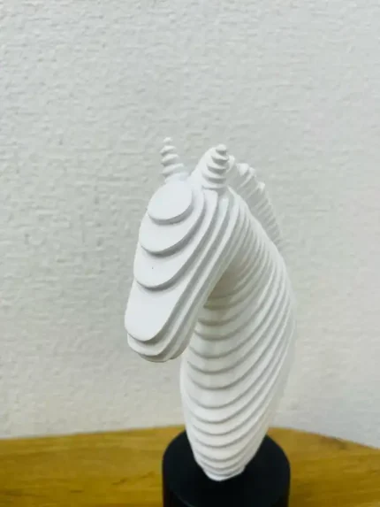 Dekorativ abstrakt At fiquru - Ağ