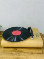 Taxta görünüşlü vinyl pikap