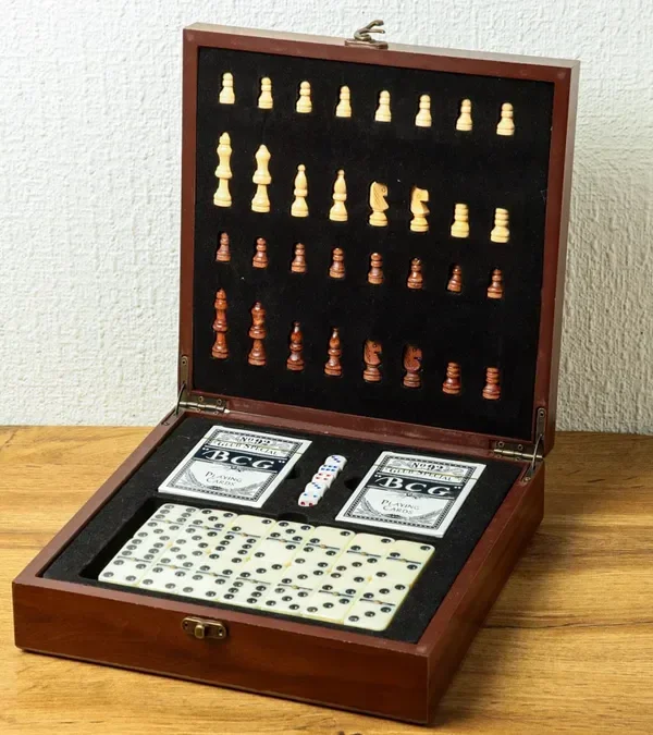 4-ü 1-də Oyun Dəsti - Şahmat, Domino, Kart, Zər Qəhvəyi - Grido hədiyyə mağazası