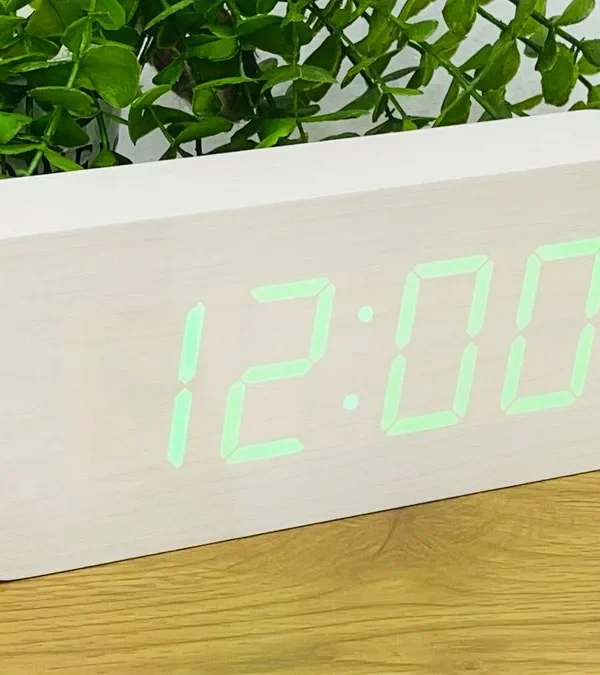 Ağ Taxta Görünüşlü LED Masaüstü Saat 21 sm - Grido hədiyyə mağazası