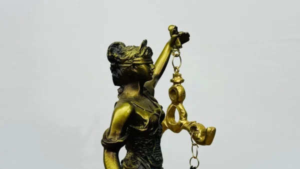Femida Dekor Saatı (Ədalət Tərəzisi ilə) 27 sm - Grido hədiyyə mağazası