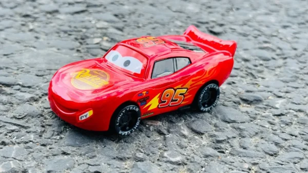 McQueen Dəmir Maşın 9 sm - Grido hədiyyə mağazası