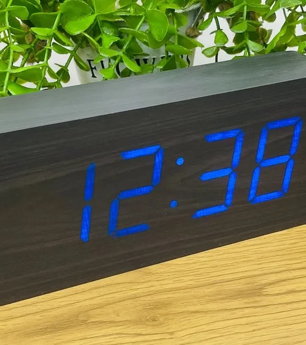 Qara Taxta Görünüşlü LED Masaüstü Saat 21 Sm - Grido hədiyyə mağazası