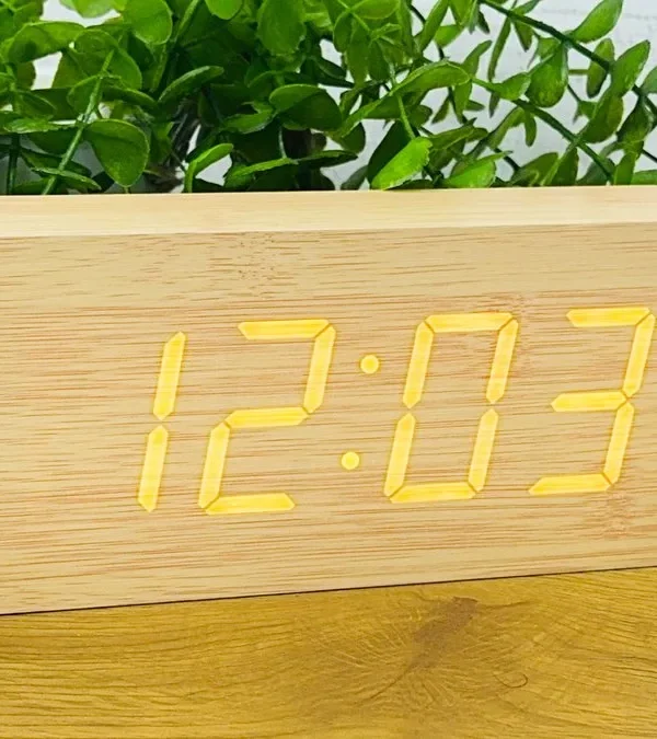 Sarı Taxta Görünüşlü LED Masaüstü Saat 21 Sm - Grido hədiyyə mağazası