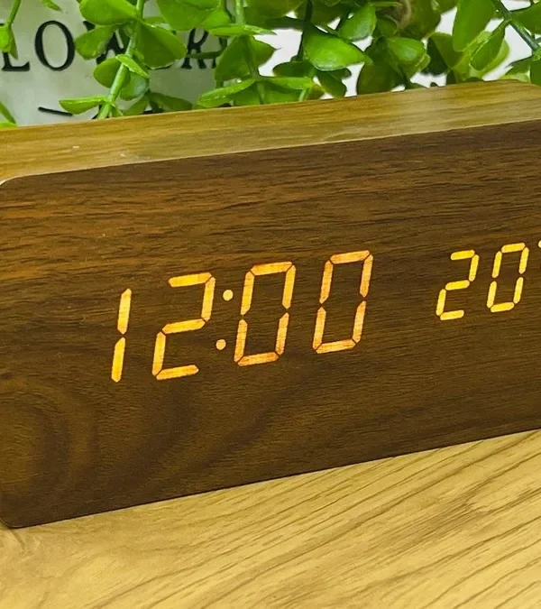 Taxta Dizaynlı LED Masaüstü Qəhvəyi Elektron Saat Düzbücaqlı - Grido hədiyyə mağazası