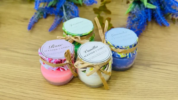 4-lü Ətirli Şam Dəsti (Gül, Vanil, Yasəmən, Lavanda) 4-lü Ətirli Şam Dəsti (Gül, Vanil, Yasəmən, Lavanda) - Grido hədiyyə mağazası