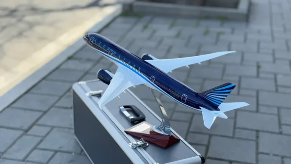 AZAL Təyyarə Maketi (Azerbaijan Airlines) 60 x 60 x 30 SM AZAL Təyyarə Maketi (Azerbaijan Airlines) 60 x 60 x 30 SM - Grido hədiyyə mağazası