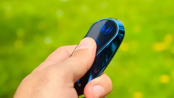 Honda Dizayn Elektron Alışqan Göy 601 – USB Şarjlı Açar Brelok, Windproof Elektrikli Lighter (Blue Metal) - Grido hədiyyə mağazası