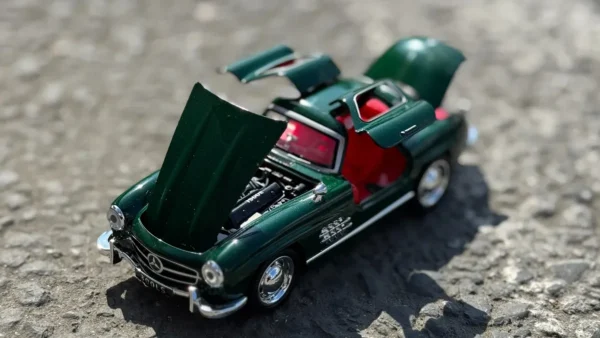Mercedes-Benz AMG 300SL 16 sm Metal Maşın 1:32 - Grido hədiyyə mağazası