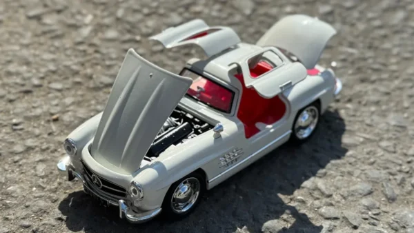 Mercedes-Benz AMG 300SL 16 sm Metal Maşın 1:32 - Grido hədiyyə mağazası