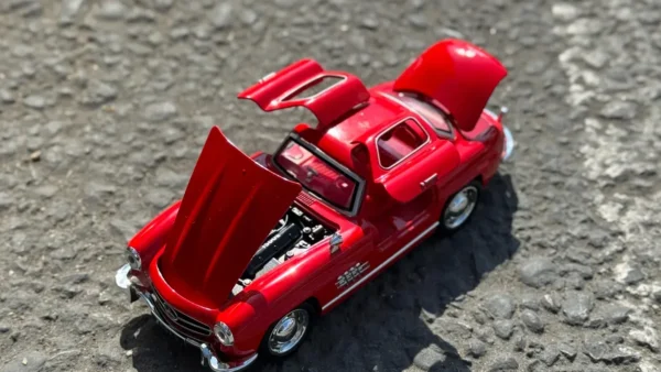 Mercedes-Benz AMG 300SL 16 sm Metal Maşın 1:32 - Grido hədiyyə mağazası