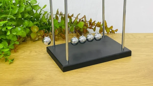 Nyuton Sarkaçı (Newton’s Cradle) – Metal 18 x 19 sm - Grido hədiyyə mağazası