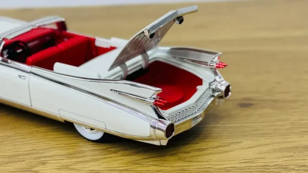 Retro Ağ Cadillac Metal Avtomobil Maketi - Grido hədiyyə mağazası