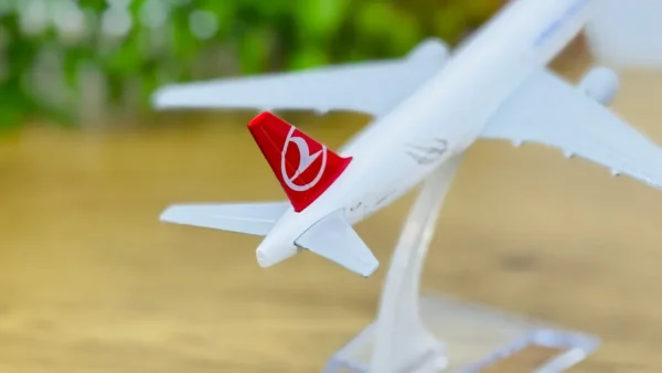 Təyyarə Modeli – Turkish Airlines (15×15 sm) Türkiyə Təyyarəsi Təyyarə Modeli – Turkish Airlines (15×15 sm) Türkiyə Təyyarəsi - Grido hədiyyə mağazası