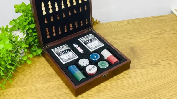 4-ü 1-də Oyun Dəsti - Şahmat, Poker, Kart Və Zər 4-ü 1-də Oyun Dəsti - Şahmat, Poker, Kart Və Zər - Grido hədiyyə mağazası