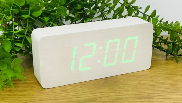Ağ Taxta Görünüşlü LED Masaüstü Saat 21 sm Ağ Taxta Görünüşlü LED Masaüstü Saat 21 sm - Grido hədiyyə mağazası