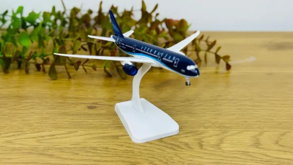 AZAL Təyyarə Maketi (Azerbaijan Airlines) 19 X 19 Sm AZAL Təyyarə Maketi (Azerbaijan Airlines) 19 X 19 Sm - Grido hədiyyə mağazası
