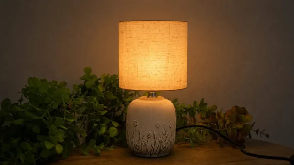Dekorativ Krem Çiçəkli Keramika Masaüstü Lampa – 29 sm - Grido hədiyyə mağazası