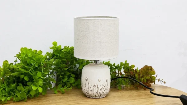 Dekorativ Krem Çiçəkli Keramika Masaüstü Lampa – 29 sm - Grido hədiyyə mağazası