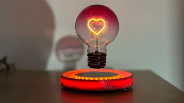 Levitasiyalı LED Lampa (Ürək Dizaynlı) - Grido hədiyyə mağazası