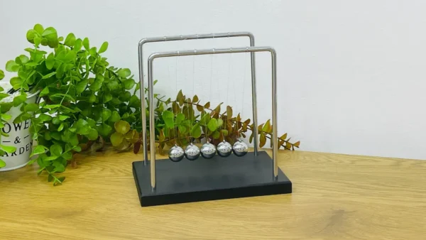 Nyuton Sarkaçı (Newton’s Cradle) – Metal 18 x 19 sm - Grido hədiyyə mağazası