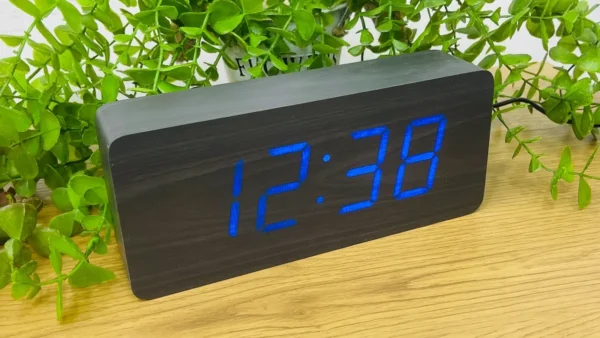 Qara Taxta Görünüşlü LED Masaüstü Saat 21 Sm - Grido hədiyyə mağazası