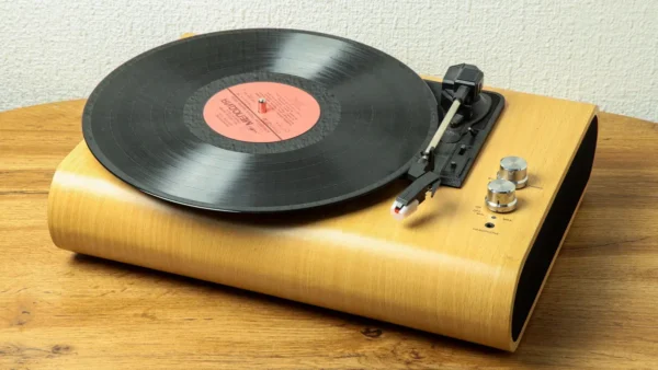 Retro Görünüşlü Taxta Səthli Vinil Qramafon Pikap Retro Görünüşlü Taxta Səthli Vinil Qramafon Pikap - Grido hədiyyə mağazası