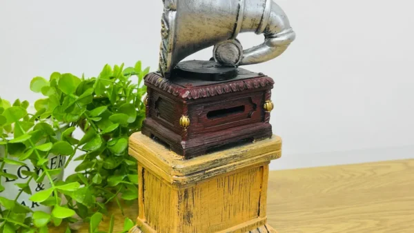 Retro Qramofon Dizaynlı Suvenir Kassalı Dekor (28 × 12 sm) Retro Qramofon Dizaynlı Suvenir Kassalı Dekor (28 × 12 sm) - Grido hədiyyə mağazası