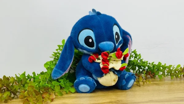 Stitch Oyuncağı Qucağında Güllərlə – 30 sm - Grido hədiyyə mağazası
