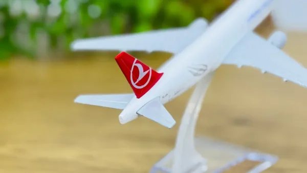 Təyyarə Modeli – Turkish Airlines (15×15 sm) Türkiyə Təyyarəsi Təyyarə Modeli – Turkish Airlines (15×15 sm) Türkiyə Təyyarəsi - Grido hədiyyə mağazası