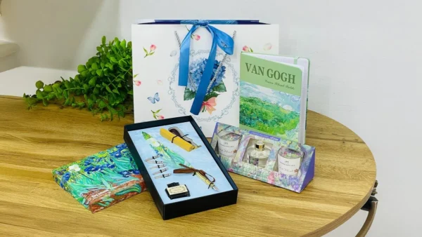 Van Gogh Hədiyyə Dəsti – Bloknot, Lələk Qələm və Ətir Dəsti - Grido hədiyyə mağazası