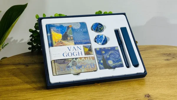 Van Gogh “Starry Night” Dəftər və Qələm Dəsti Van Gogh “Starry Night” Dəftər və Qələm Dəsti - Grido hədiyyə mağazası